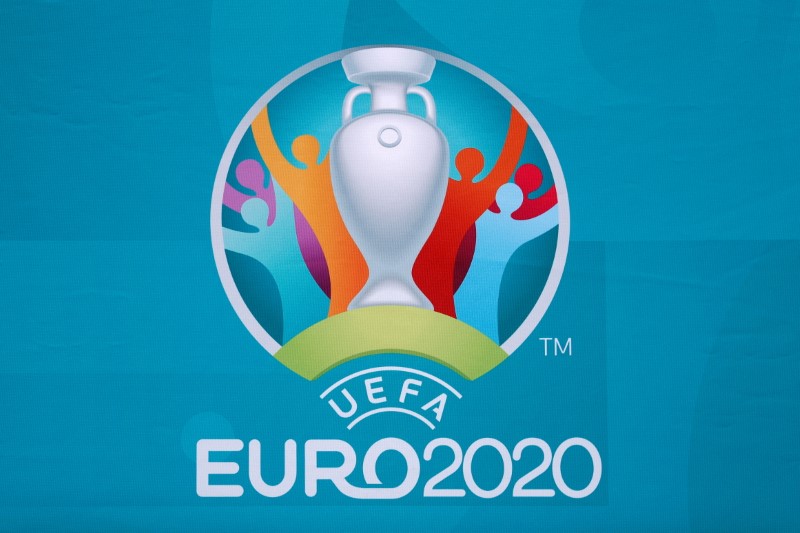 &copy; Reuters. شعار بطولة اوروبا لكرة القدم المقامة حاليا في صورة بتاريخ الرابع من يونيو حزيران 2021. تصوير: بيتر نيكولز - رويترز. 