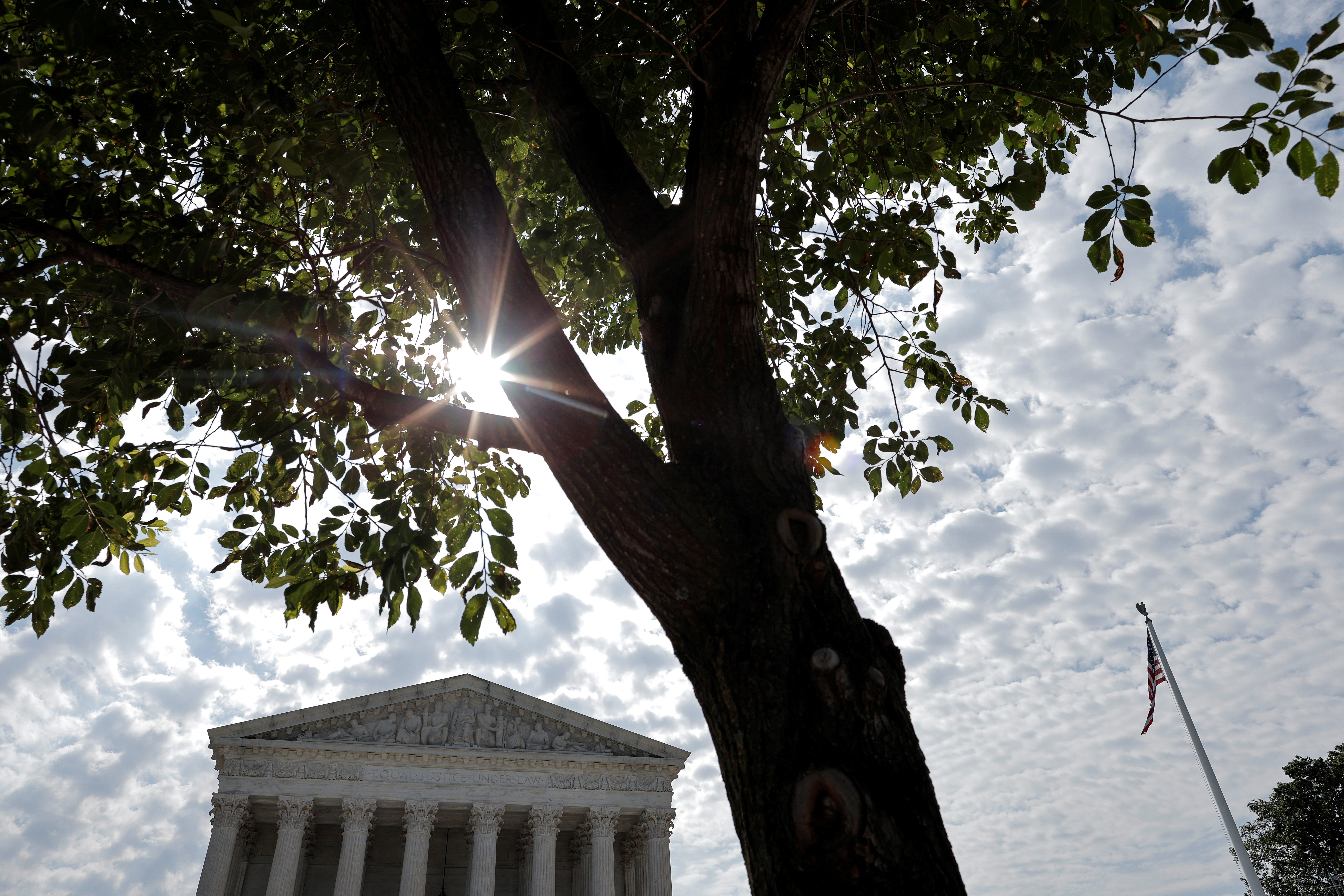&copy; Reuters. FILE PHOTO: The U.S. Supreme Court is seen in Washington, U.S., June 14, 2021. REUTERS/Carlos Barria/File Photo