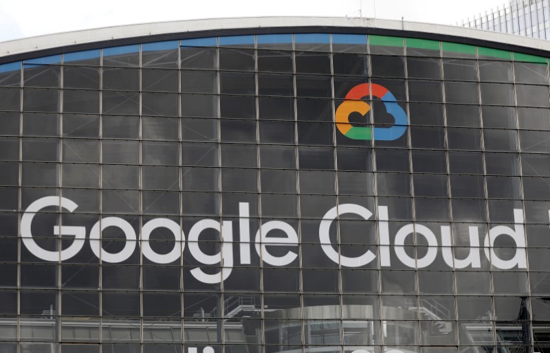 &copy; Reuters. FOTO DE ARCHIVO: El logotipo de Google se ve en un edificio en el distrito empresarial y financiero de la Defense en Courbevoie, cerca de París, Francia. 1 de septiembre de 2020.  REUTERS/Charles Platiau