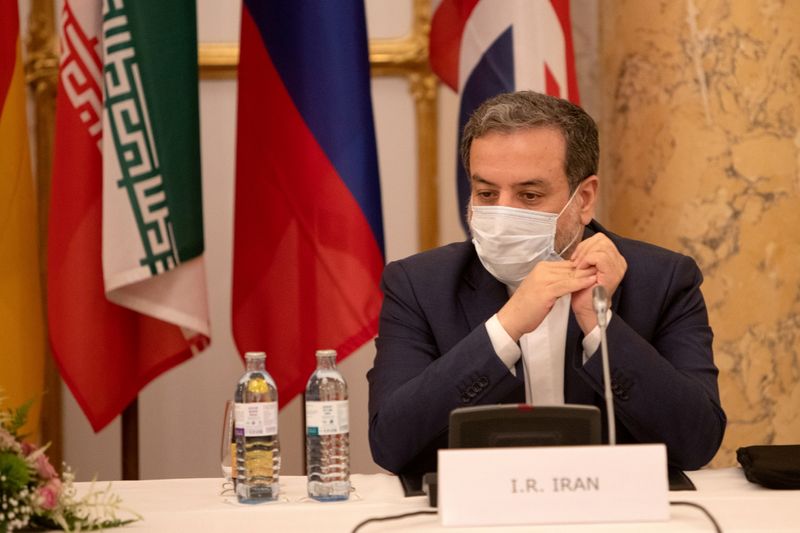 &copy; Reuters. イランのアラグチ外務次官は１７日、イラン核合意の再建に向けた米イラン間接協議がこれまで以上に合意に近づく一方、本質的な問題はなお解決していないという考えを示した。写真はア