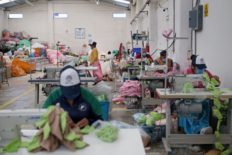 &copy; Reuters. FILE PHOTO: Women work in the manufacture of soft toys at Andy's toy factory in Xonacatlan, as the coronavirus disease (COVID-19) outbreak continues ahead of Valentine's Day in Mexico, February 12, 2021. REUTERS/Edgard Garrido