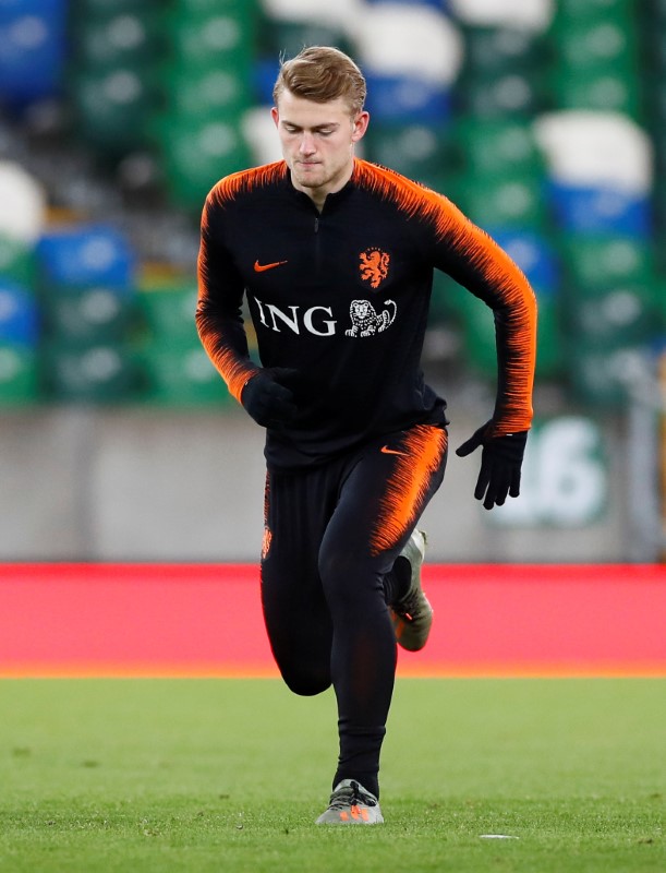 &copy; Reuters. دي ليخت لاعب منتخب هولندا لكرة القدم - صورة من أرشيف رويترز. 