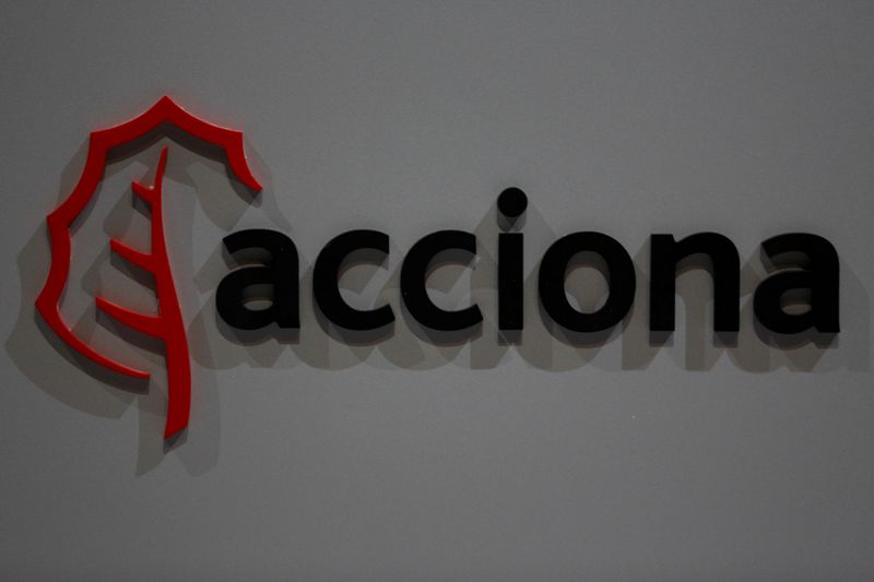 &copy; Reuters. FILE PHOTO: The logo of Spanish energy, construction and services conglomerate Acciona, is seen during company's annual shareholders meeting in Alcobendas, outside Madrid, May 10, 2016. REUTERS/Sergio Perez