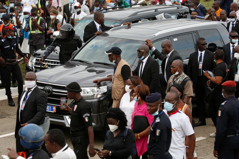 &copy; Reuters. رئيس ساحل العاج السابق لوران جباجبو يستقل سيارة لدى وصوله الى ابيدجان يوم الخميس. تصوير: لوك جناجو - رويترز. 