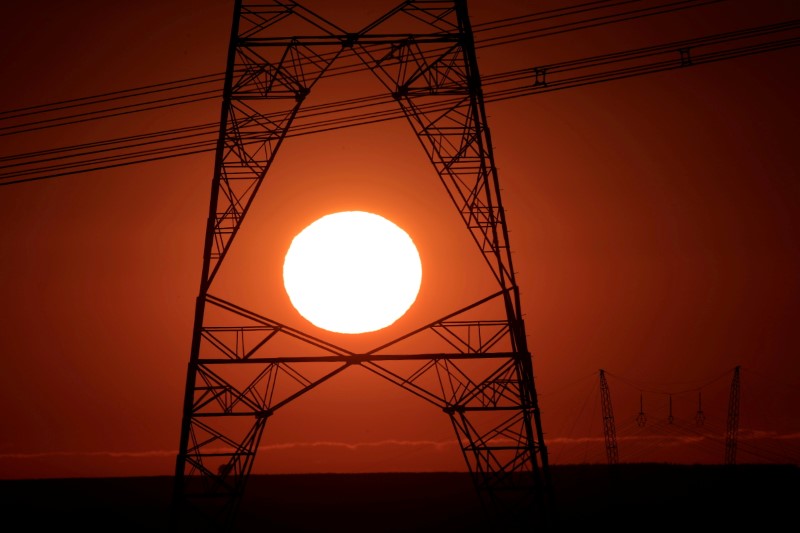 &copy; Reuters. Torres de alta tensão de eletricidade vista durante pôr do sol em Brasília. 
29/08/2018. 
REUTERS/Ueslei Marcelino