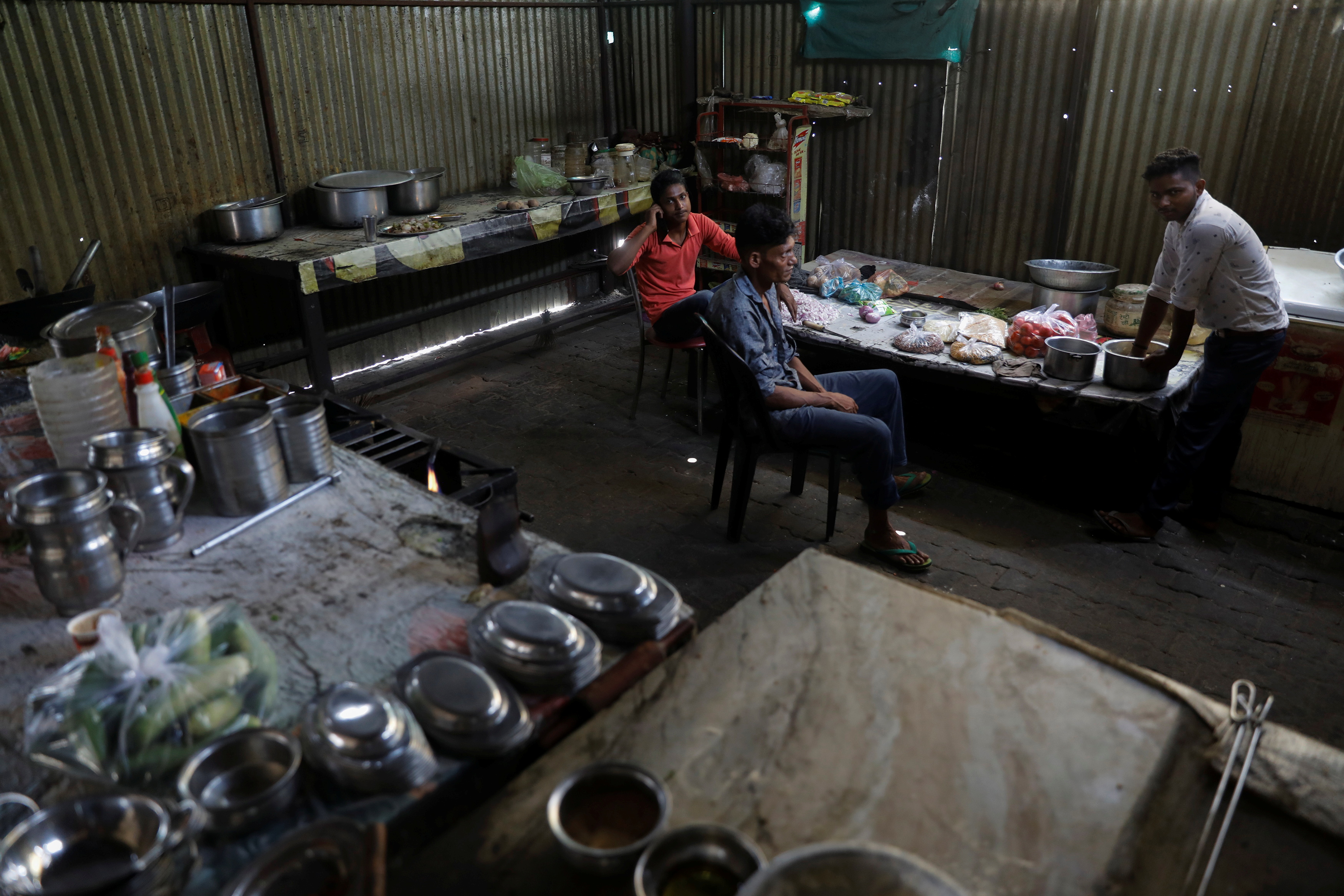 India's roadside restaurateurs count cost of pandemic