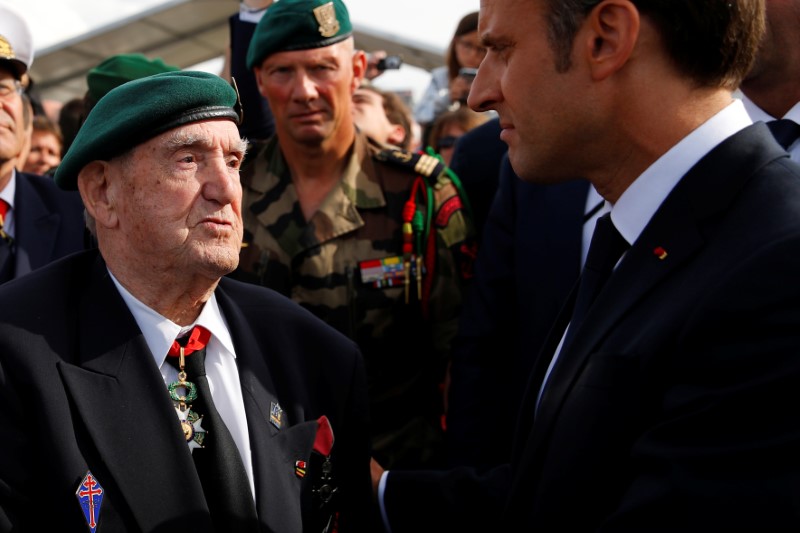 &copy; Reuters. FILE PHOTO: French President Emmanuel Macron listens to French war veteran Leon Gautier, a member of the Kieffer commando, during a D-Day commemoration ceremony in memory of marines and the famed Kieffer commandos who took part in D-Day landings, in Colle