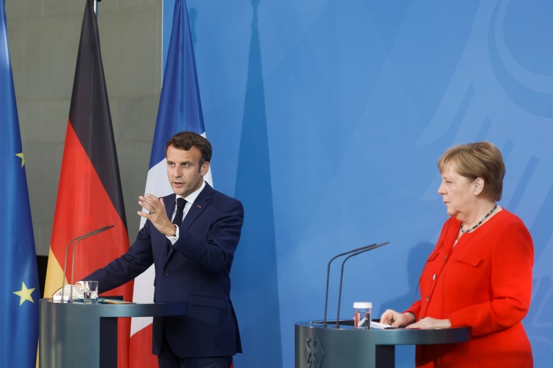 &copy; Reuters. Emmanuel Macron a estimé vendredi que le concept d'autonomie stratégique européenne qu'il défend et qui est désormais entré selon lui "dans le vocabulaire commun" de l'UE, était tout à fait compatible avec l'Otan, vendredi à l'occasion d'un dîne
