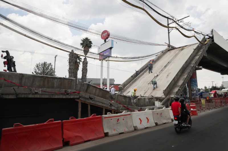 &copy; Reuters. FILE PHOTO: Employees work as part of the investigations at the site where an overpass for a metro partially collapsed with train cars on it, in Mexico City, Mexico May 19, 2021. REUTERS/ Henry Romero