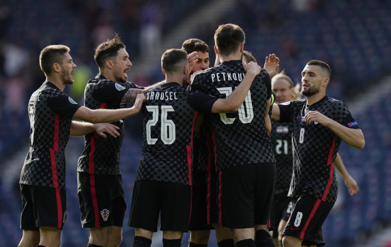 &copy; Reuters. Jogadores da Croácia comemoram gol de empate contra a República Tcheca em partida da Eurocopa
18/06/2021 Pool via REUTERS/Petr David Josek