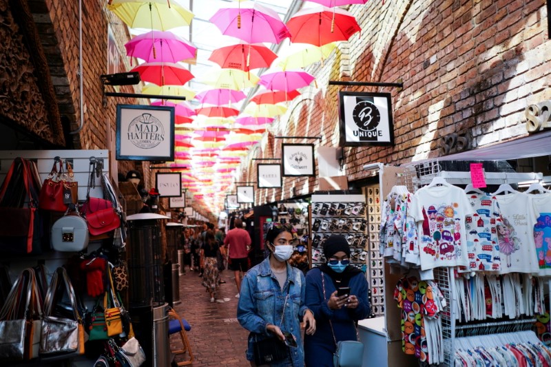 &copy; Reuters. FILE PHOTO: People visit the Stables Market, amid the coronavirus disease (COVID-19) outbreak, in Camden, London, Britain, September 19, 2020. REUTERS/Henry Nicholls