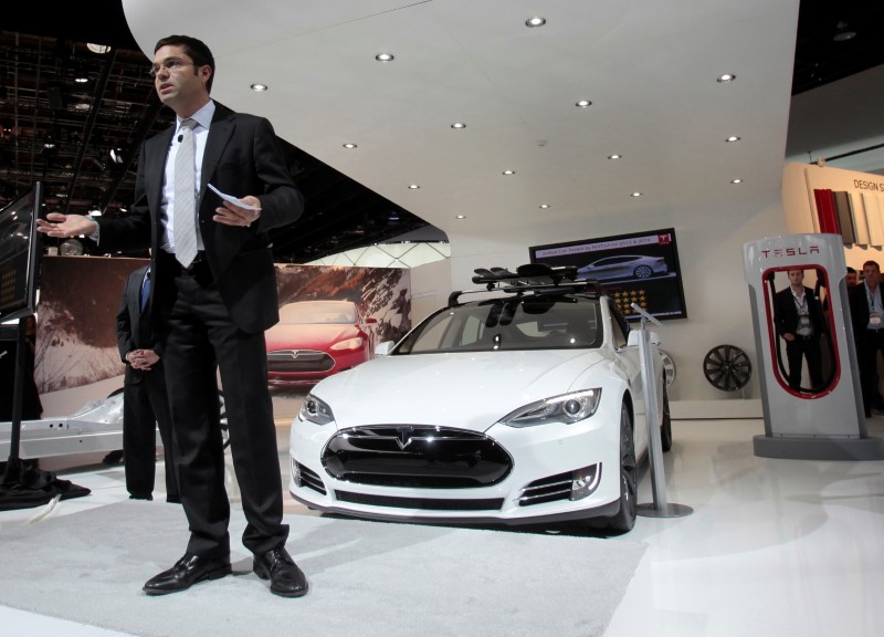 &copy; Reuters. FILE PHOTO: Jerome Guillen, Vice President of Tesla Sales and Service, speaks in front of a Tesla S electric car during the press preview day of the North American International Auto Show in Detroit, Michigan January 14, 2014.  REUTERS/Rebecca Cook