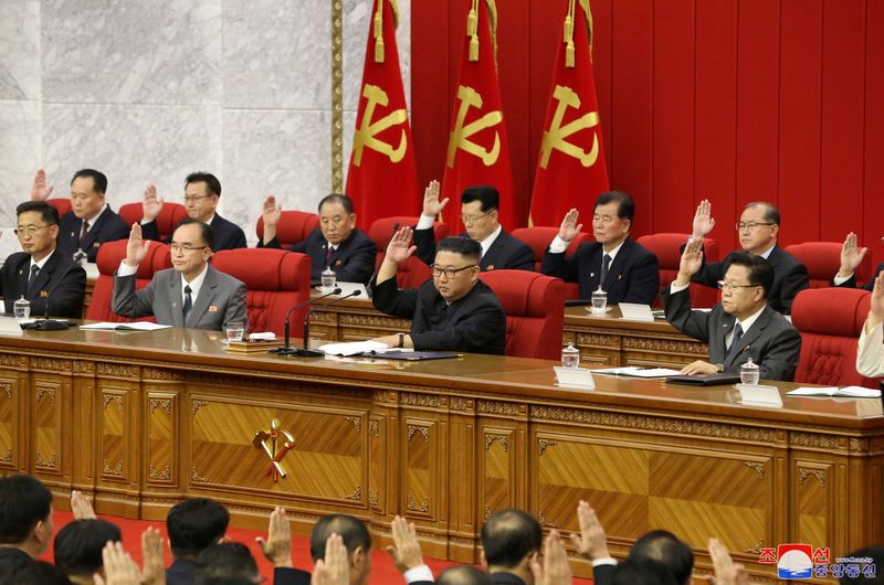 &copy; Reuters. كيم جونج أون زعيم كوريا الشمالية خلال اجتماع موسع عقدته اللجنة المركزية لحزب العمال الحاكم في بيونجيانج في صورة نشرتها وكالة الأنباء المرك