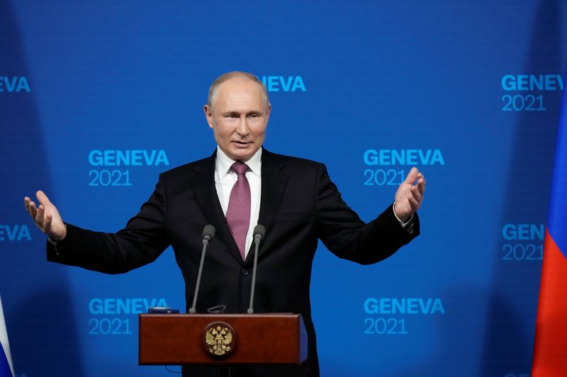 &copy; Reuters. الرئيس الروسي فلاديمير بوتين يتحدث خلال مؤتمر صحفي في جنيف يوم 16 يونيو حزيران 2021. صورة حصلت عليها رويترز من ممثل عن وكالات الأنباء.