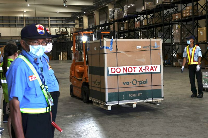 &copy; Reuters. FILE PHOTO: A forklift is used to transport Moderna vaccines against the coronavirus disease (COVID-19) at Taiwan Air cargo Terminal in Taoyuan, Taiwan, June 18, 2021. REUTERS/Ann Wang