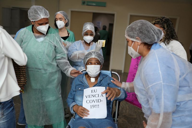 &copy; Reuters. Le nombre de décès dus au coronavirus au Brésil a dépassé les 500.000 samedi. /Photo prise le 18 juin 2021/REUTERS/Pilar Olivares