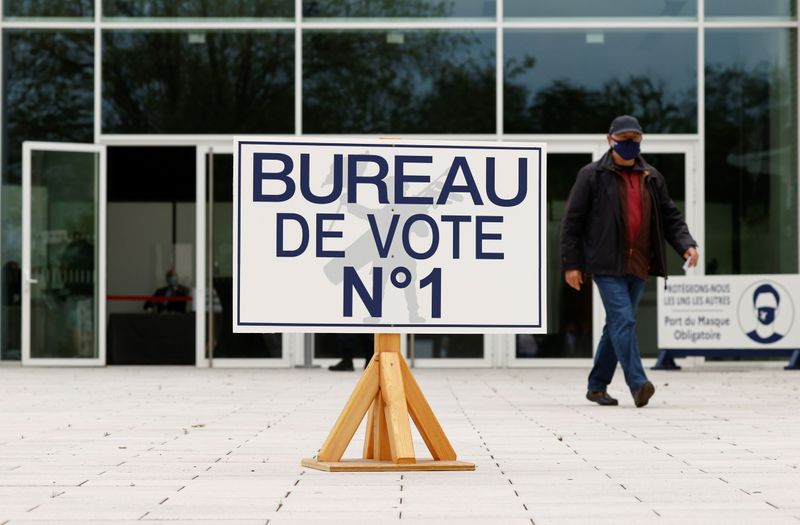 &copy; Reuters. Les bureaux de vote ont ouvert dimanche en France pour le premier tour des élections régionales et départementales. /Photo prise le 20 juin 2021/REUTERS/Christian Hartmann