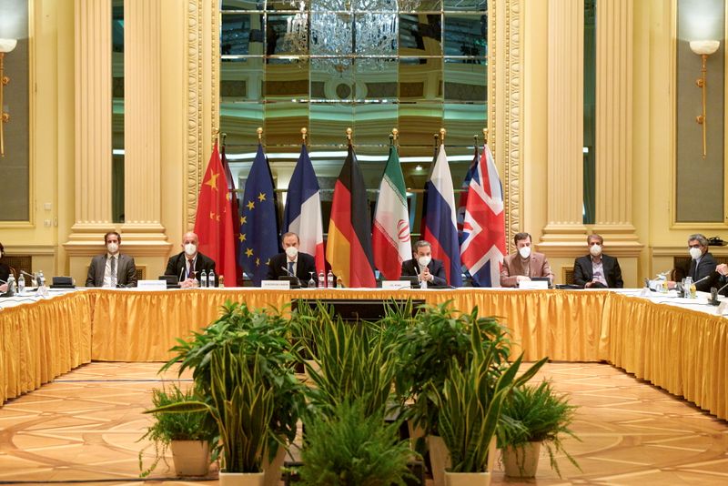 © Reuters. FILE PHOTO: European External Action Service (EEAS) Deputy Secretary General Enrique Mora and Iranian Deputy at Ministry of Foreign Affairs Abbas Araghchi wait for the start of a meeting of the JCPOA Joint Commission in Vienna, Austria April 17, 2021.   EU Delegation in Vienna/Handout via REUTERS 