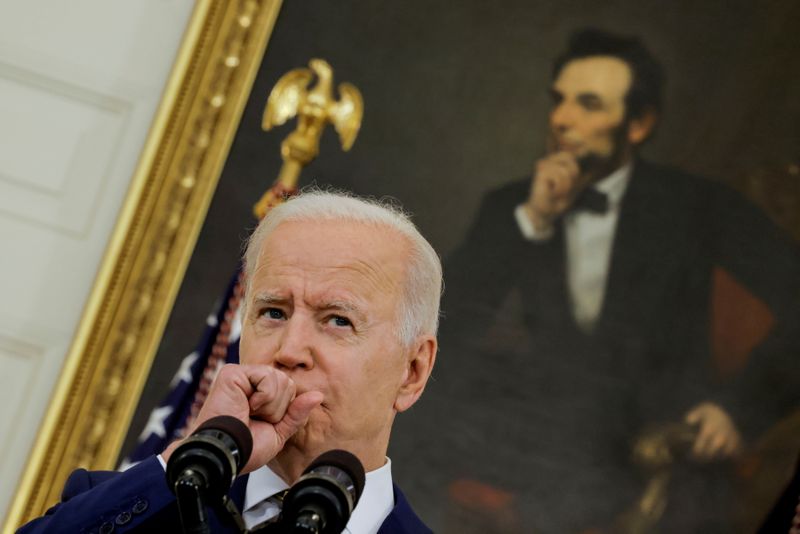 &copy; Reuters. FILE PHOTO: U.S. President Joe Biden speaks about the administration's coronavirus disease (COVID-19) response and the vaccination program during brief remarks in the State Dining Room of the White House in Washington, U.S., June 18, 2021. REUTERS/Carlos 