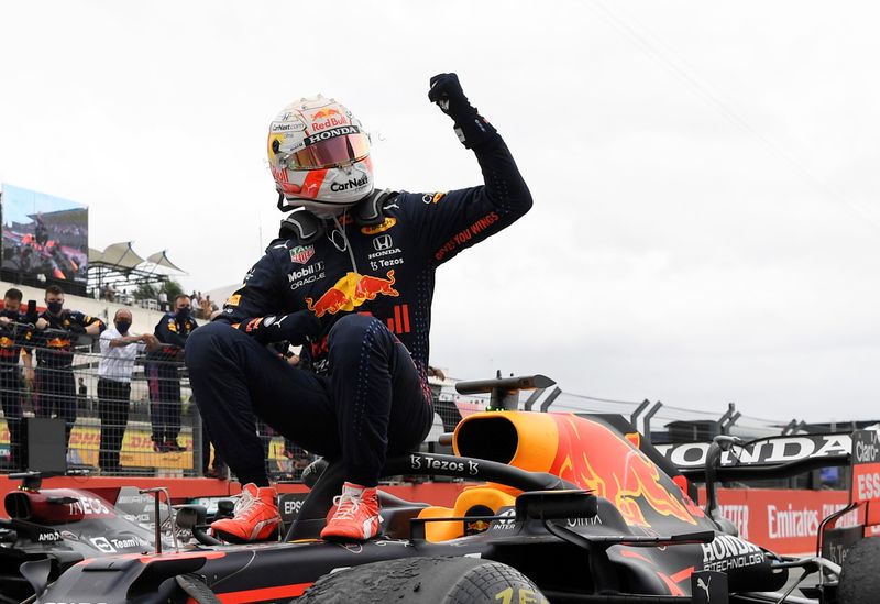 &copy; Reuters. Max Verstappen de Red Bull celebra luego de ganar el Gran Premio de Francia de la Fórmula 1 en el Circuito Paul Ricard de Le Castellet, Francia. 20 de junio, 2021. Pool via REUTERS/Nicolas Tucat