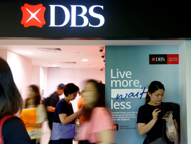 &copy; Reuters. People walk past a DBS branch in Singapore October 8, 2019. REUTERS/Feline Lim/Files