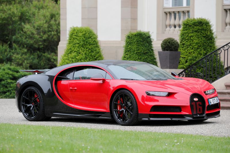 &copy; Reuters. FILE PHOTO: A Bugatti Chiron sports car stands in front of the company's headquarters Chateau St. Jean in Molsheim, France June 6, 2019. REUTERS/Arnd Wiegmann