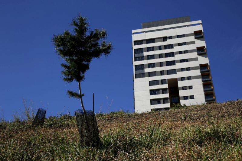 &copy; Reuters. FILE PHOTO: A building owned by Spain's bank Sarab is seen in Madrid March 31, 2015. REUTERS/Susana Vera