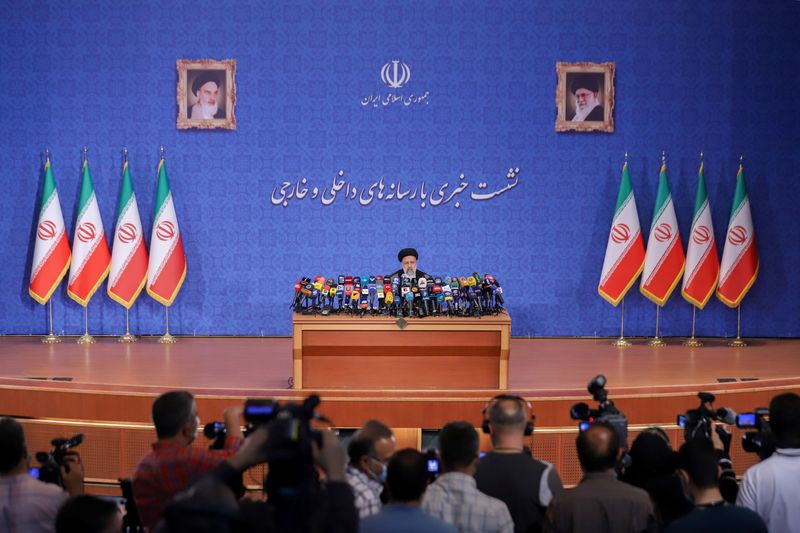 &copy; Reuters. Le président iranien élu, Ebrahim Raïssi, a déclaré prévenu lundi que la politique étrangère de l'Iran ne se limitera pas à la relance de l'accord nucléaire conclu en 2015 avec les puissances mondiales. /Photo prise le 21 juin 2021/REUTERS/Majid