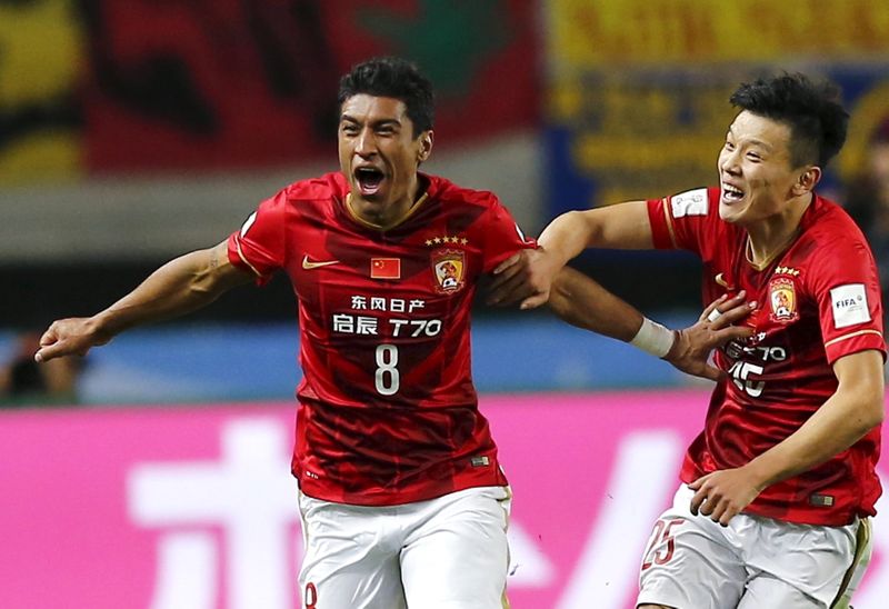 &copy; Reuters. Paulinho comemora gol marcado em partida do Guangzhou Evergrande 
13/12/2015
REUTERS/Thomas Peter