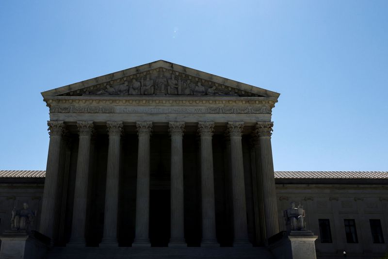 &copy; Reuters. FILE PHOTO: A general view of the U.S Supreme Court building in Washington, U.S. June 17, 2021.  REUTERS/Jonathan Ernst/File Photo
