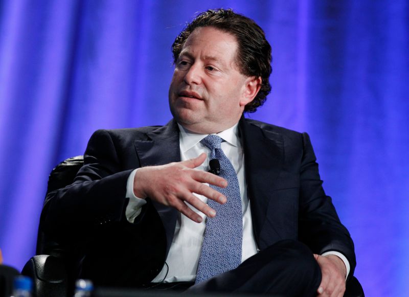 &copy; Reuters. Robert Kotick, President and CEO of Activision Blizzard, takes part in a panel discussion titled "The Entertainment Industry: A Billion Ideas in Search of an Audience" at the Milken Institute Global Conference in Beverly Hills, California May 2, 2012. REU