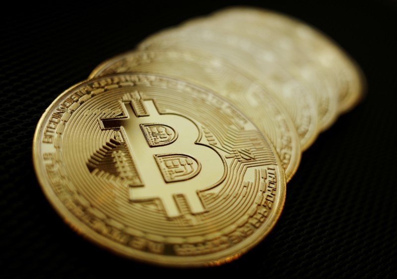 &copy; Reuters. FILE PHOTO: Representations of the Bitcoin cryptocurrency are seen in this illustration picture taken June 7, 2021.   REUTERS/Edgar Su/Illustration/File Photo