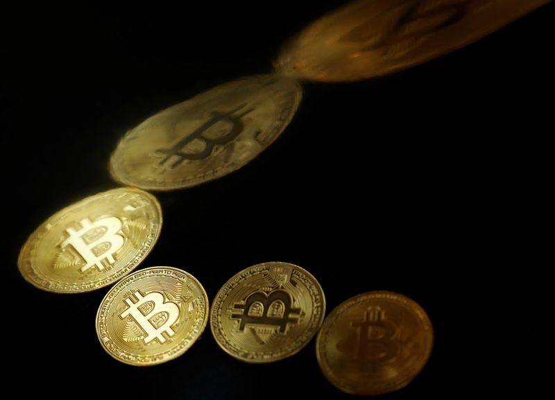 &copy; Reuters. FILE PHOTO: A representation of the virtual cryptocurrency Bitcoin is seen in this picture illustration taken June 14, 2021.   REUTERS/Edgar Su/Illustration