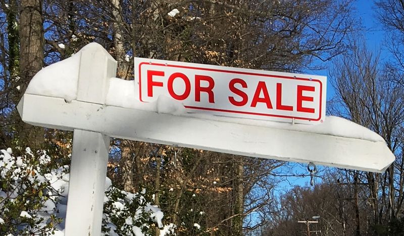 &copy; Reuters. FILE PHOTO: A house-for-sale sign is seen inside the Washington DC Beltway in Annandale, Virginia January 24, 2016.  REUTERS/Hyungwon Kang