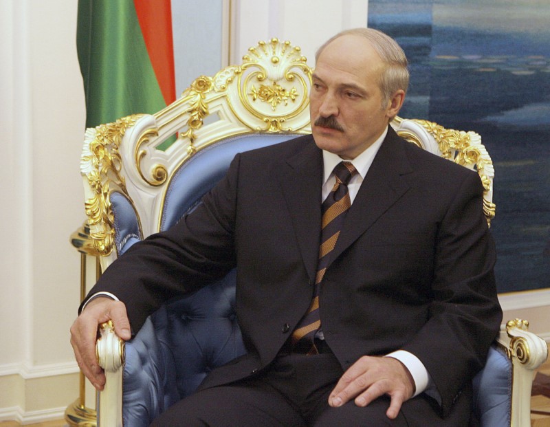 &copy; Reuters. رئيس روسيا البيضاء ألكسندر لوكاشينكو في منسك بصورة من أرشيف رويترز.