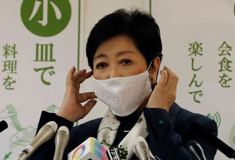 &copy; Reuters. Governadora de Tóquio, Yuriko Koike, durante entrevista coletiva em Tóquio
25/11/2020 REUTERS/Kim Kyung-Hoon