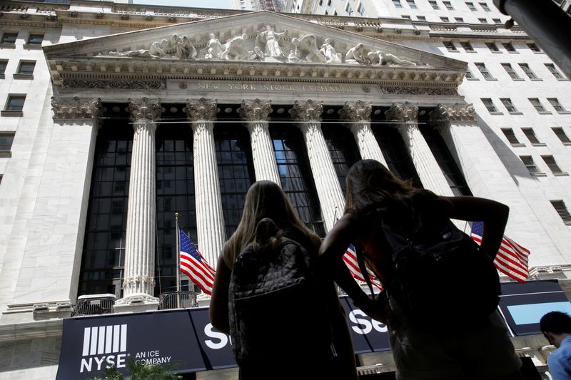 &copy; Reuters. Members of a tour group look at the front facade of the New York Stock Exchange (NYSE) in New York City, U.S., June 21, 2021.  REUTERS/Brendan McDermid