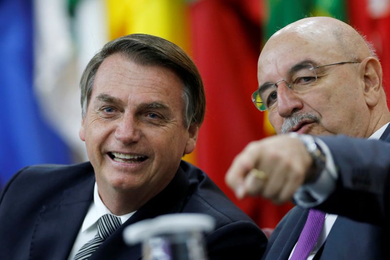 &copy; Reuters. Presidente Jair Bolsonaro ao lado de Osmar Terra em Brasília
19/07/2019 REUTERS/Adriano Machado