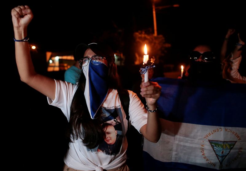 &copy; Reuters. Manifestante participa de vigília por presos políticos e vítimas de protestos contra presidente da Nicarágua, Daniel Ortega, em Manágua
03/10/2019
REUTERS/Oswaldo Rivas