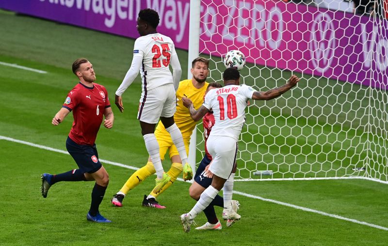 &copy; Reuters. Sterling marca gol da vitória da Inglaterra contra República Tcheca por 1 x 0
22/06/2021
Pool via REUTERS/Neil Hall