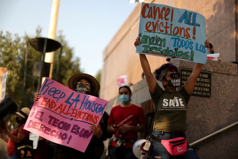 &copy; Reuters. FILE PHOTO: Protesters surround the LA Superior Court to prevent an upcoming wave of evictions and call on Governor Gavin Newsom to pass an eviction moratorium, amid the global outbreak of coronavirus disease (COVID-19), in Los Angeles, California, U.S., 