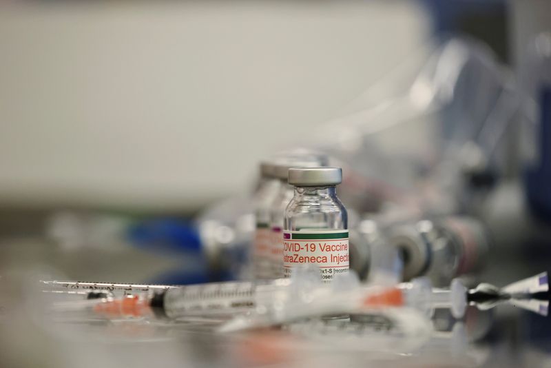 &copy; Reuters.   ６月２２日、リトアニア政府はアストラゼネカ製の新型コロナウイルスワクチン２万回分を台湾に寄付すると発表した。写真は１５日、台北のワクチン接種会場に準備されたアストラゼネ