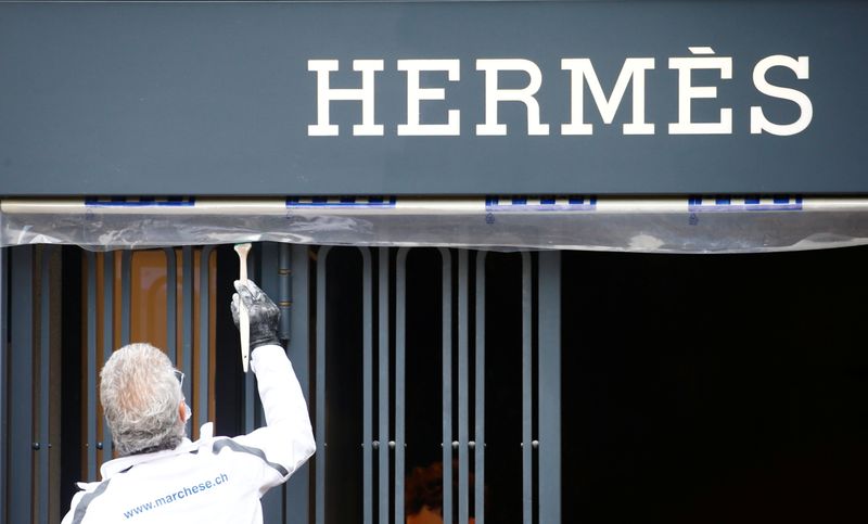 &copy; Reuters. The company logo is seen during painting works in front of a shop of French luxury fashion brand Hermes in Zurich, Switzerland April 29, 2021.     REUTERS/Arnd Wiegmann/Files