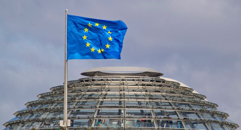&copy; Reuters. The European Union flag is seen above the cupola of the Reichstag building, the seat of the Bundestag, the German lower house of parliament, in Berlin April 2, 2012.    REUTERS/Thomas Peter 