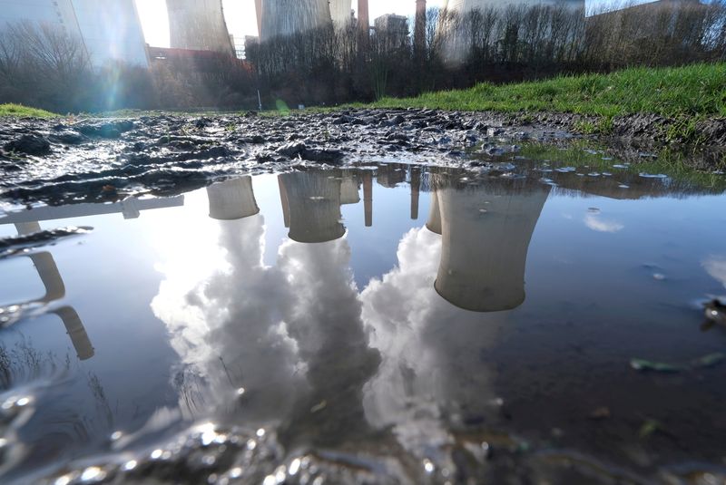 &copy; Reuters. FILE PHOTO: The lignite (brown coal) power plant complex of German energy supplier and utility RWE is reflected in a large puddle in Neurath, northwest of Cologne, Germany, February 5, 2020.    REUTERS/Wolfgang Rattay/File Photo