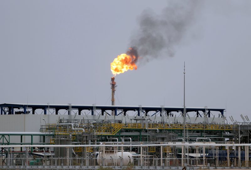&copy; Reuters. FILE PHOTO: General view of al-Zubair oil field near Basra, Iraq April 21, 2020. REUTERS/Essam Al-Sudani