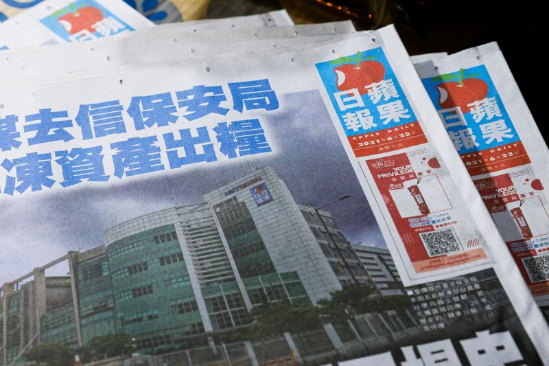 Hong Kong, polizia arresta giornalista Apple Daily per legge sicurezza - media