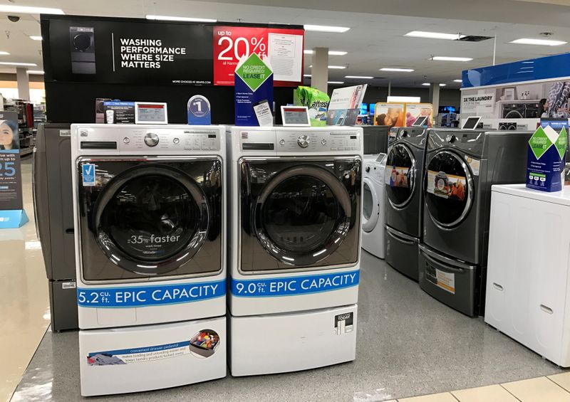 &copy; Reuters. FILE PHOTO: Sears Kenmore washing machines are shown for sale inside a Sears department store in La Jolla, California, U.S., March 22, 2017.    REUTERS/Mike Blake