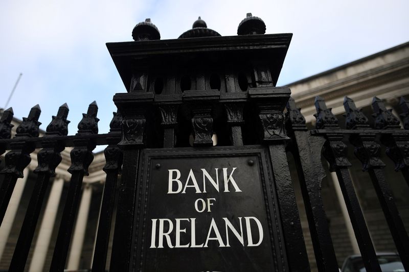 &copy; Reuters. FILE PHOTO: General view of a branch of the Bank of Ireland in Dublin, Ireland, March 1, 2021. REUTERS/Clodagh Kilcoyne/File Photo