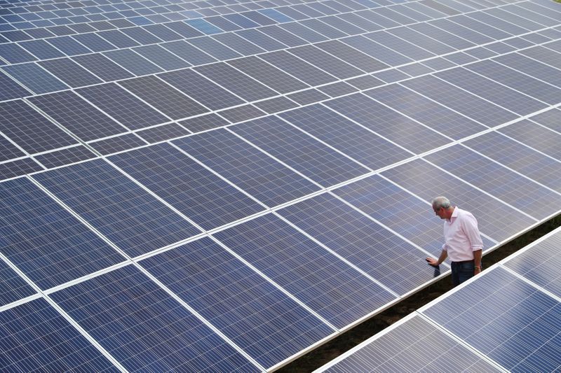 © Reuters. Painéis de energia solar em Porto Feliz (SP) 
13/02/2020
REUTERS/Amanda Perobelli